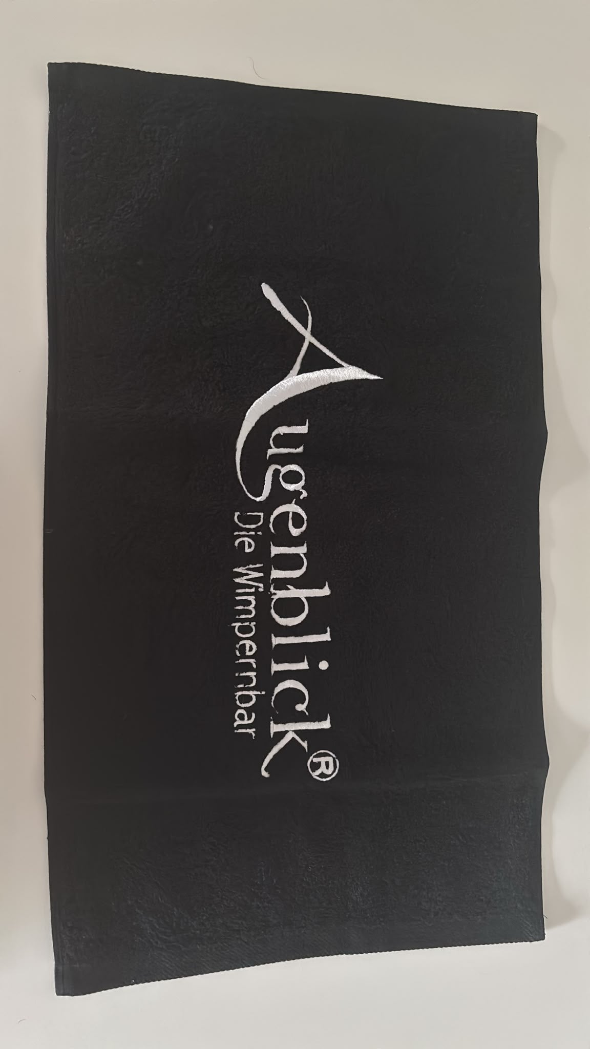 Augenblick Kosmetikhandtuch Schwarz mit Logo